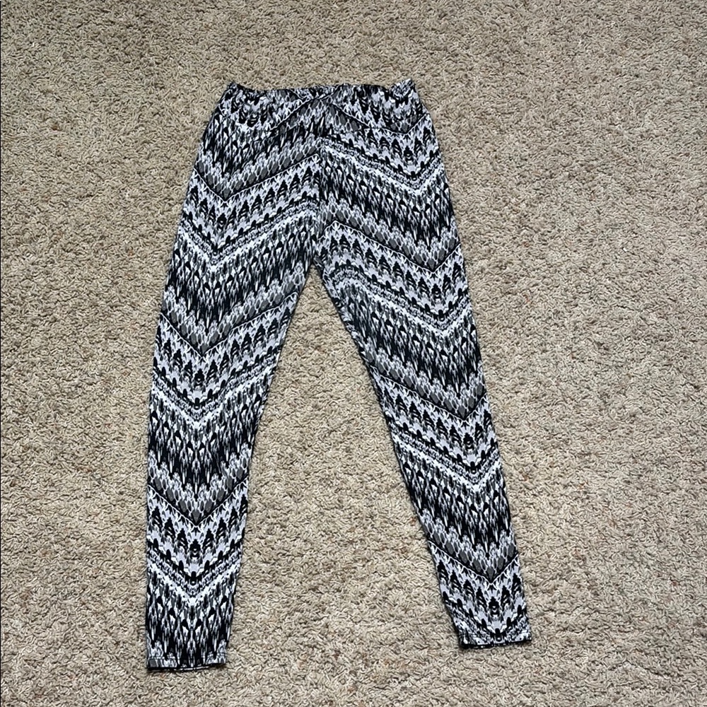 Black and White Patterned Leggings
